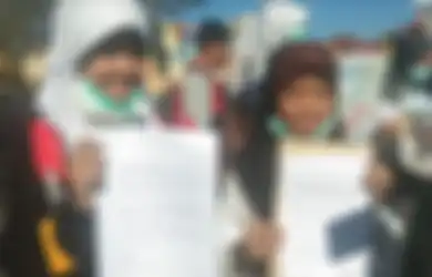 Surat untuk Donald Trump dari Anak-anak Surabaya: Jangan Kirim Sampah ke Indonesia