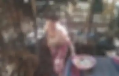 Kisah Memprihatinkan Nenek Rabina, Tinggal di Gubuk Reot Makan Serta Tidur dan Makan Bersama 8 Kucing