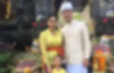 Jarang Terekspos, Begini Anggun dan Cantiknya Mertua Happy Salma yang Bikin Geleng-geleng Kepala, Mirip Bule!