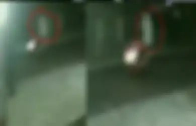 Sosok Pocong Dibonceng Pengendara Terekam Jelas di CCTV, Satpam Pabrik Sampai Ketakutan Setengah Mati hingga Lari Terbirit-birit!