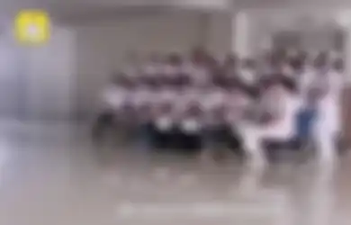 Seluruh Staf di Rumah Sakit Ini Lakukan Foto Bersama, Seorang Pasien Meninggal Dunia Karena Telat Ditangani