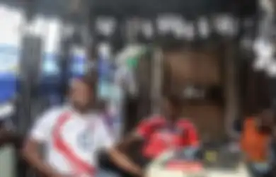 Tak Tinggal Colok Seperti Di Indonesia, Beginilah Sulitnya Mengisi Baterai Ponsel di Afrika