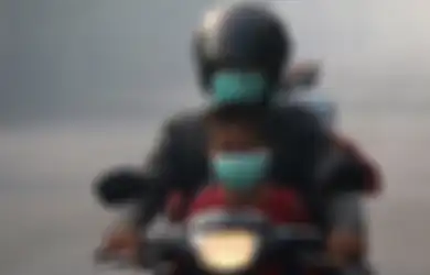 Asap Pekat Kebakaran Ganggu Aktivitas Warga Aceh, Petugas Kesehatan Bagikan Masker. Foto-foto Ini Buktinya