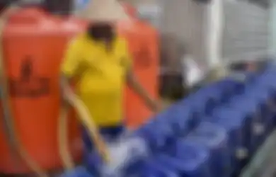 Foto-foto Ini Buktikan Jakarta Berada di Ambang Kelangkaan Air Minum