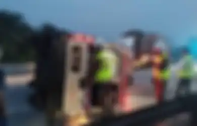 Kecelakaan Maut, Sebuah Ambulans Terbalik, Pengemudi dan Pasien yang Akan Dibawa ke Rumah Sakit Tewas di Tempat Kejadian