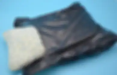 Coba Letakkan Bantal Dalam Plastik Hitam Lalu Jemurlah, Maka Manfaat Kesehatan nan Ajaib akan Anda Rasakan