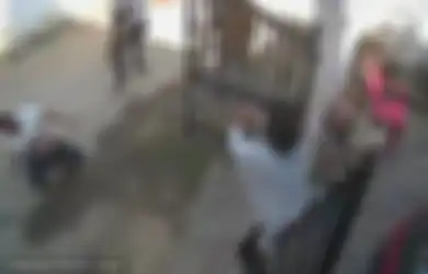  (Video) Bak di Film Koboi, Wanita Ini Nekat Tembaki para Penjahat yang Keroyok Suaminya, Kini Dirinya dapat Julukan Tak Biasa