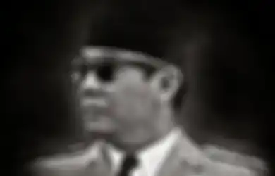 Kisah Saat Bung Karno Berucap 'Hei Wanita yang Pakai Kelom Geulis, Mari Duduk Dekat Saya,' Kontan Para Wanita Berlarian dan Berebut Kursi Mendekatinya