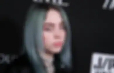 Billie Eilish Kerap Ditertawakan Karena Mengidap Tics!