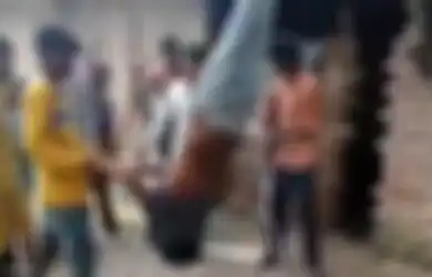 Tak Salah Apa-apa, Seorang Pria Digantung Kakinya dan Dicambuki Sekelompok Orang, Ini Kenyataan di Baliknya