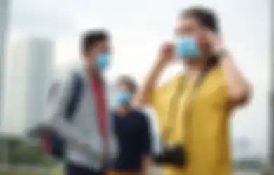 Setting Spray Bisa Bikin Make Up Anti Menempel Pada Masker, Lho!