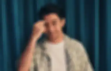 Tak Kunjung Akhiri Masa Lajang di Usianya yang Sudah Matang, Reza Rahadian Tiba-tiba Bikin Heboh Usai Fotonya Dicium Mesra Sosok Ini Beredar: Happy Boyfriend Day Mas!