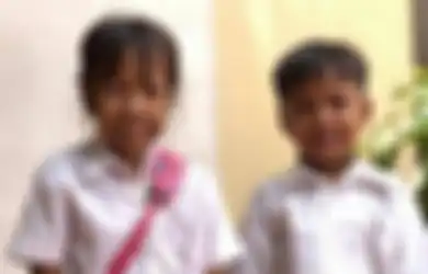 Terlihat Seorang 'Nenek' Masih Sekolah SD, Rupanya Ada Fakta Memilukan di Baliknya