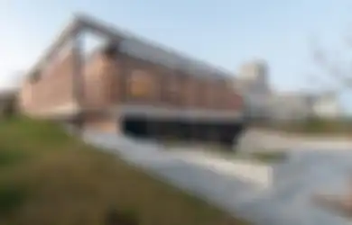 Terhubung dengan Taman Belakang, Begini Inspirasi Rumah Modern Berlimpah Cahaya Seluas 365 M!