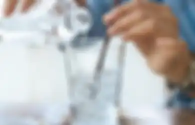 Jadi Andalan Banyak Orang, Adakah Bahaya Jika Minum Air Dingin Setiap Hari?
