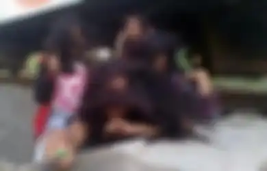 Anda Suka Hunting Foto? Ingat, Selfie di Sekitar Rel Kereta Api Dilarang dan Ada Ancaman Pidananya!