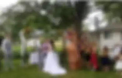 Bikin Salah Fokus, 'Orang Gila' Ini Hadiri Pernikahan Sahabat Dekatnya dengan Penampilan Seperti Ini, Bisa Bikin Pengantin Menyesal Seumur Hidup Tidak Ya?
