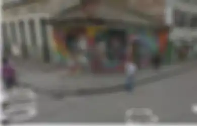 Orang-orang di Pojokan Jalan Ini Dikaburkan Google Maps, Rupanya Inilah Gambar di Baliknya