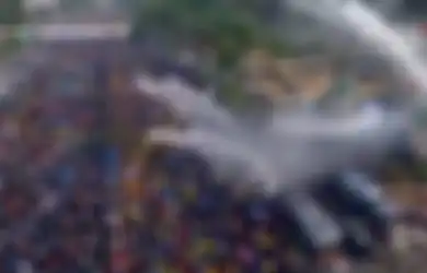 Polisi Tembakan Gas Air Mata ke Mahasiswa yang Demo di Depan Gedung DPR RI: Ini yang Terjadi pada Tubuh Jika Kita Terkena Gas Air Mata
