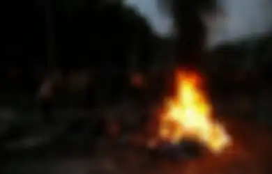 DPR Dikepung, Bocah SMA Ikut Geruduk Markas Wakil Rakyat Demi Tolak Omnibus Law: Orang Tua Kami dalam Kondisi Sulit!