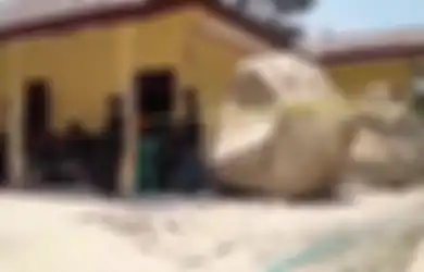 Warga Purwakarta Kaget Fenomena 'Hujan' Batu Raksasa Tiba-tiba Melayang ke Arah Pemukiman