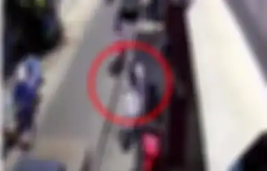 Bukannya Bawa Kabur Barang Curian, Seorang Pria yang Diduga Pencuri Malah Lakukan Hal Ini