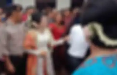 Padahal Baru Ucap Janji Sehidup Semati, Mempelai Wanita Ini Sudah Diusir sang Mertua Hingga Polisi Harus Turun Tangan, Ternyata Hal Tak Terduga Ini Jadi Penyebabnya