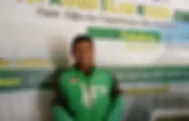 Tertatih-tatih Bayar Kuliah, Driver Ojek Online Ini Tiap Kuliah Pakai Jaket Ojol hingga Lulus S2 Cum Laude