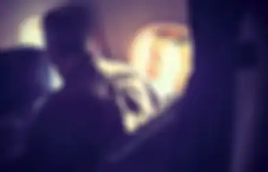 Ketahuan Jemur Kaus Kaki Basah di Jendela Pesawat, Penumpang Ini dapat 'Imbalan Setimpal'
