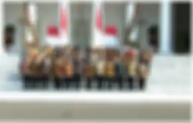 Inilah Identitas Sosok Berhijab yang Cium Tangan Wapres Ma'ruf Amien Ketika Terpilih Menjadi Menteri