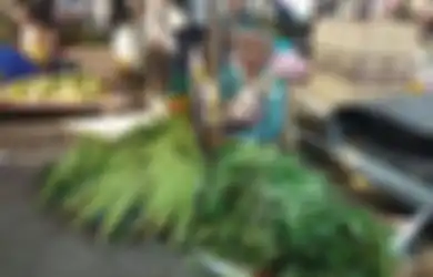 Berhasil Asuh Putranya Hingga Jadi Bupati Selama 2 Periode, Pasangan Suami Istri Petani Ini Dapat Penghargaan