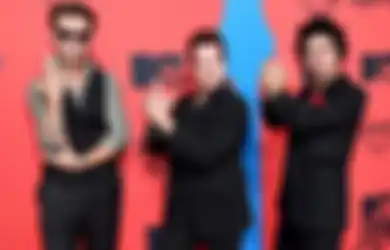 Green Day Ngajak Lo Joget Aerobik lewat Video Klip ‘Here Comes The Shock’