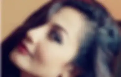Kecantikannya Tak Luntur Dimakan Waktu, Artis Senior Ini Berhasil Pikat Berondong Ganteng dan Tajir yang 18 Tahun Lebih Muda dengan Pesonanya