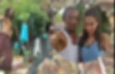 'Saya Mengendarai Motor, Tapi Harus Berbalik' Kata Pria yang Tinggal di Dalam Gua, Namun  Berhasil Merayu Banyak Turis Cantik ke Rumahnya