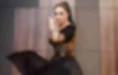 Asyik Pamer Tas Branded Harga Rp 250 Juta, Krisdayanti Diganjar Komentar Pedas, Netizen: Mbake Udah Kasih Kado ke Anak Kandung?