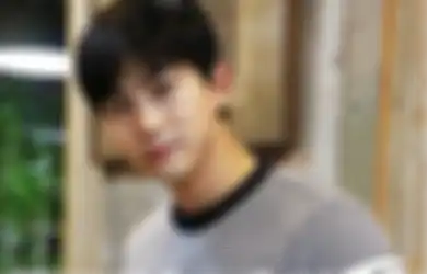Foto Taecyeon Kencan Bocor, Netizen Penasaran dengan Wajah Pacarnya!