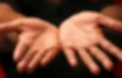 Coba Satukan Telapak Tangan Kiri dan Kananmu Atau Pasanganmu, Garis Tangan mu Akan Ungkap Kehidupan Asmara Hingga Masa Depanmu