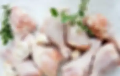 Kerap Dilakukan, Cairkan Ayam Beku dengan Cara Ini Justru Bikin Keluarga Alami Kerugian