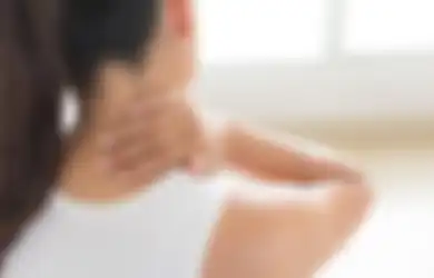 Leher Sakit Karena Salah Bantal? Begini 5 Cara Mengobatinya, Simak