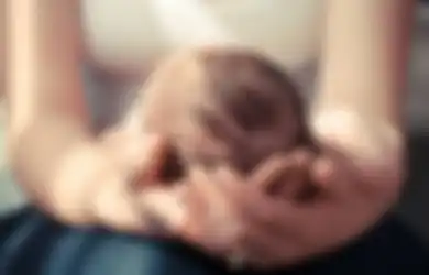 Dalam 10 Menit, Model Ini Tiba-tiba Saja Jadi Seorang Ibu, Namun Hampir Kehilangan 'Status' Tersebut Sebelum Diselamatkan Tim Medis