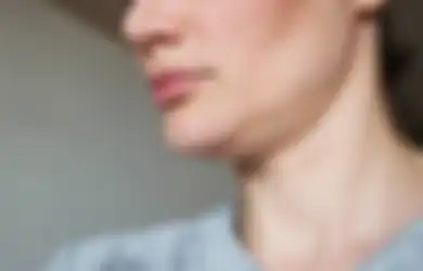 Makan Permen Karet dan 4 Tips Lain Buat Menyamarkan Hingga Menghilangkan Double Chin