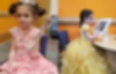Gadis 5 Tahun Ini Mengenakan Gaun Princess yang Berbeda untuk Setiap Kali Dia Lakukan Ini di Rumah Sakit