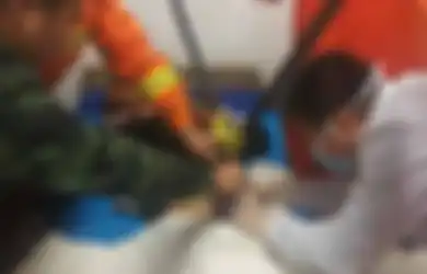 Organ Vital Pria Ini Tersangkut Cincin Baja, Petugas Medis yang Kewalahan Akhirnya Panggil Pemadam Kebakaran, Lalu Gunakan Alat Berat Ini untuk Melepaskannya