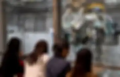Unik, Kafe Ini Sajikan Langsung Proses Pembakaran di Tempat Pembuangan Sampah ke Pengunjungnya