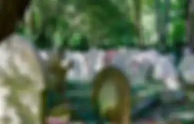  Kenalan dengan Wanita via Online, Pemuda Ini Diajak Kencan di Kuburan, Setelah Bertemu, Pemuda Ini Malah Lari Tanpa Busana Dalam Kondisi Berlumuran Darah