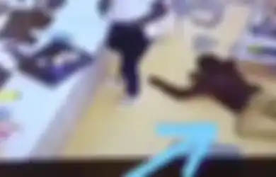 Sungguh Bodoh Perampok Ini, Berhasil Merampok Toko, Tapi Uang Hasil Rampasannya Langsung Raib Dicuri Korbannya Sendiri dengan Cara Tak Terduga Ini