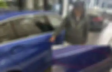 Cowok Ini Sengaja Gores BMW di Showroom, Alasannya Biar Dibeliin Orangtua Mobil Baru