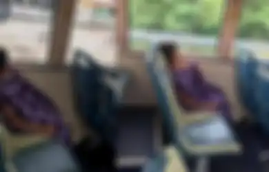 Pilu! Tertangkap Kamera, Seorang Bocah Habis Disunat Naik Angkutan Umum Sendirian, Tak Disangka Ada Kisah di Baliknya yang Bikin Iba