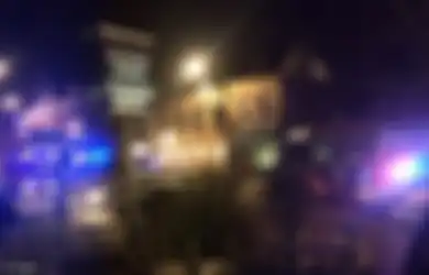 Akibat Sedikit Cekcok, Pria Ini Kemudian Membakar Dirinya Sendiri Di Sebuah Lahan Parkir, Para Pria Pemabuk Ini Harus Melakukan Aksi Heroik, Lihat Bagaimana Aksinya