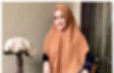 Satu Bulan Menjanda, Meggy Wulandari Sukses Buat Netizen Heboh Usai Pamer Foto Menggenggam Tangan Sosok Misterius Ini, Sudah Temukan Pengganti Kiwil?
